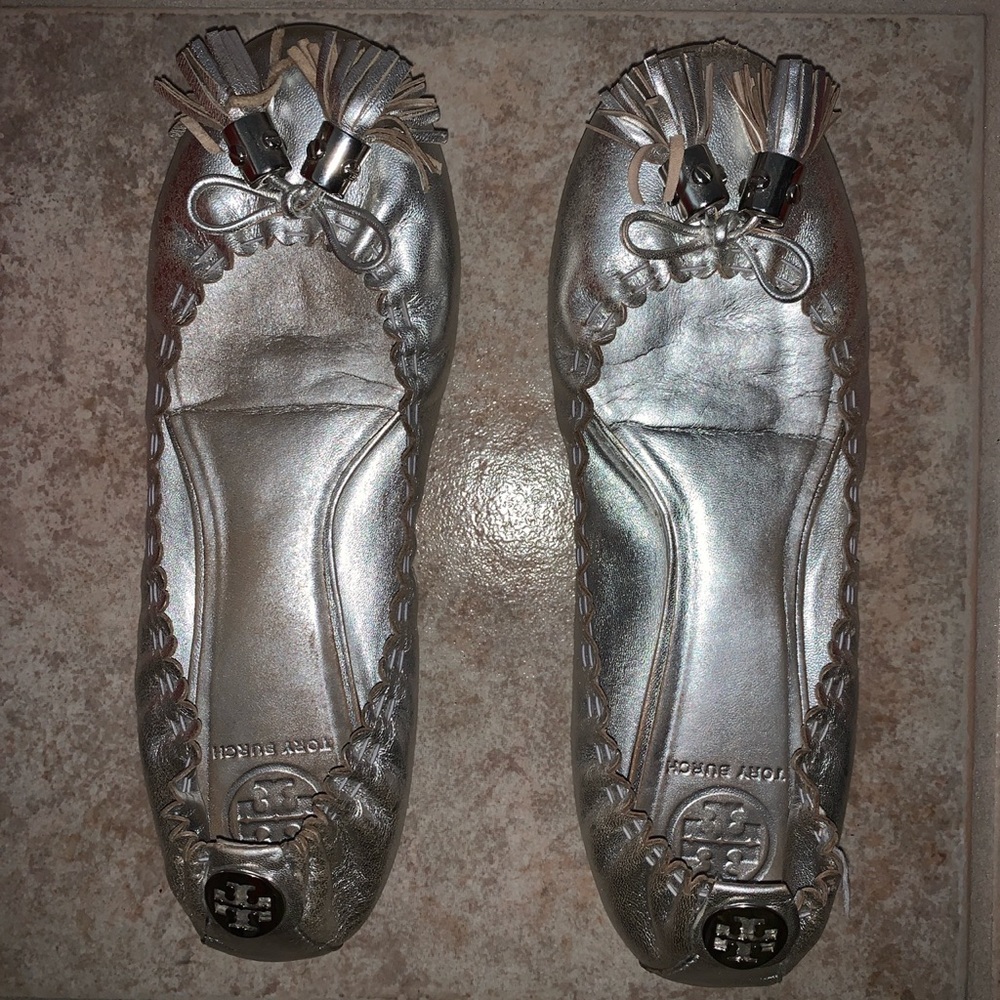 Tory Burch Metallic Silver Reese Ballet Flat Women’s Size 8.5 Tassel Detailing
